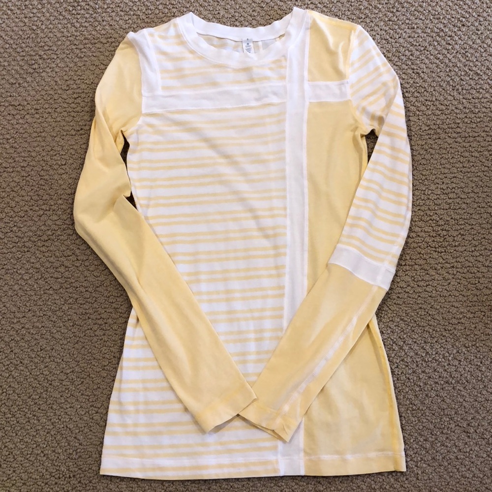 🎁🎁Lululemon top - size 6🎁🎁